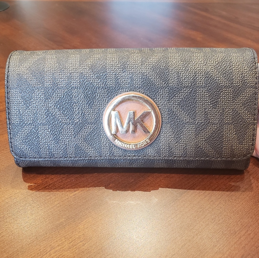 Michael Kors Fulton Leather Carryall Wallet